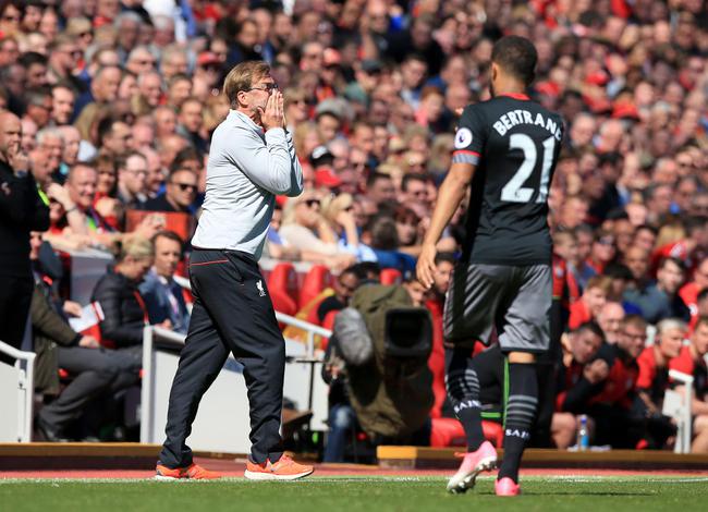 汉诺威96队长拍卖球衣支持罕见病研究，其父曾因该病去世（汉诺威96队长拍卖球衣为罕见病研究筹款，其父曾因该病离世）