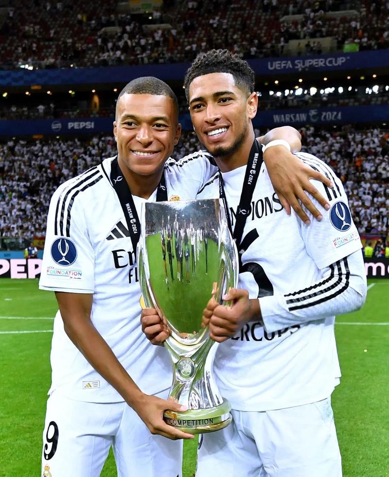 雷霆11月24日以122-95大胜开拓者，杨瀚森打破中国球员NBA得分纪录，展现强大实力。